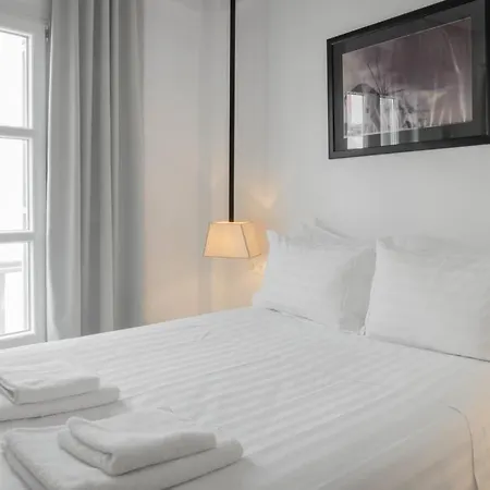 Διαμέρισμα Luxury Center Of - Sleeps 4